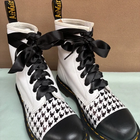 PUNK ROCK GIRL: Custom Doc Martens, size 7W - Picture 2 of 7